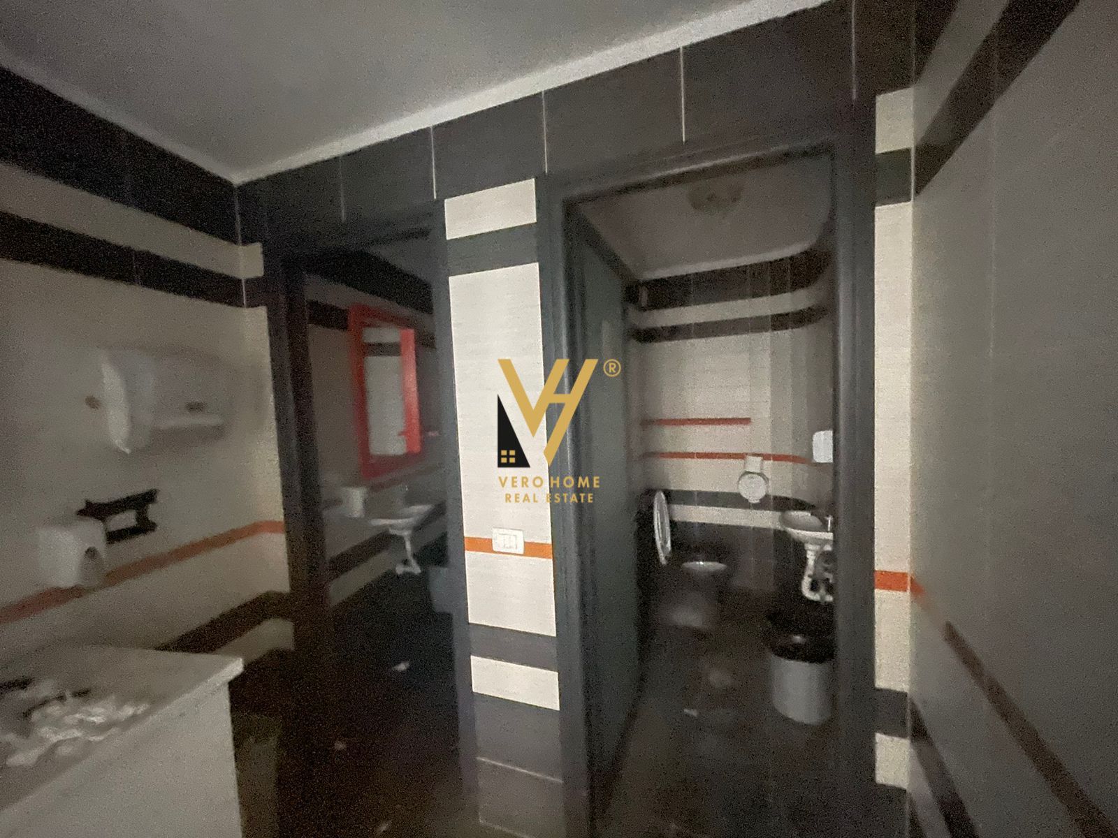 ZYRE 400 M2 ME QERA NE SELITE 2.700 EURO