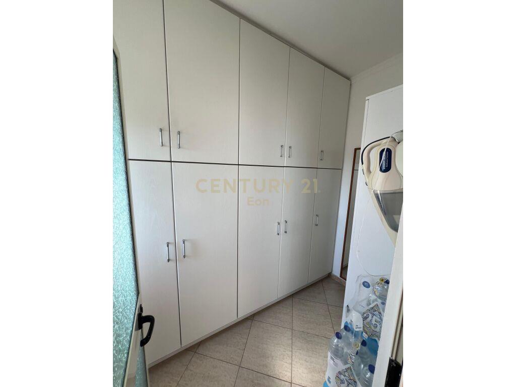 SHITET APARTAMENT 2+1+2 NE QENDER TE DURRESIT!