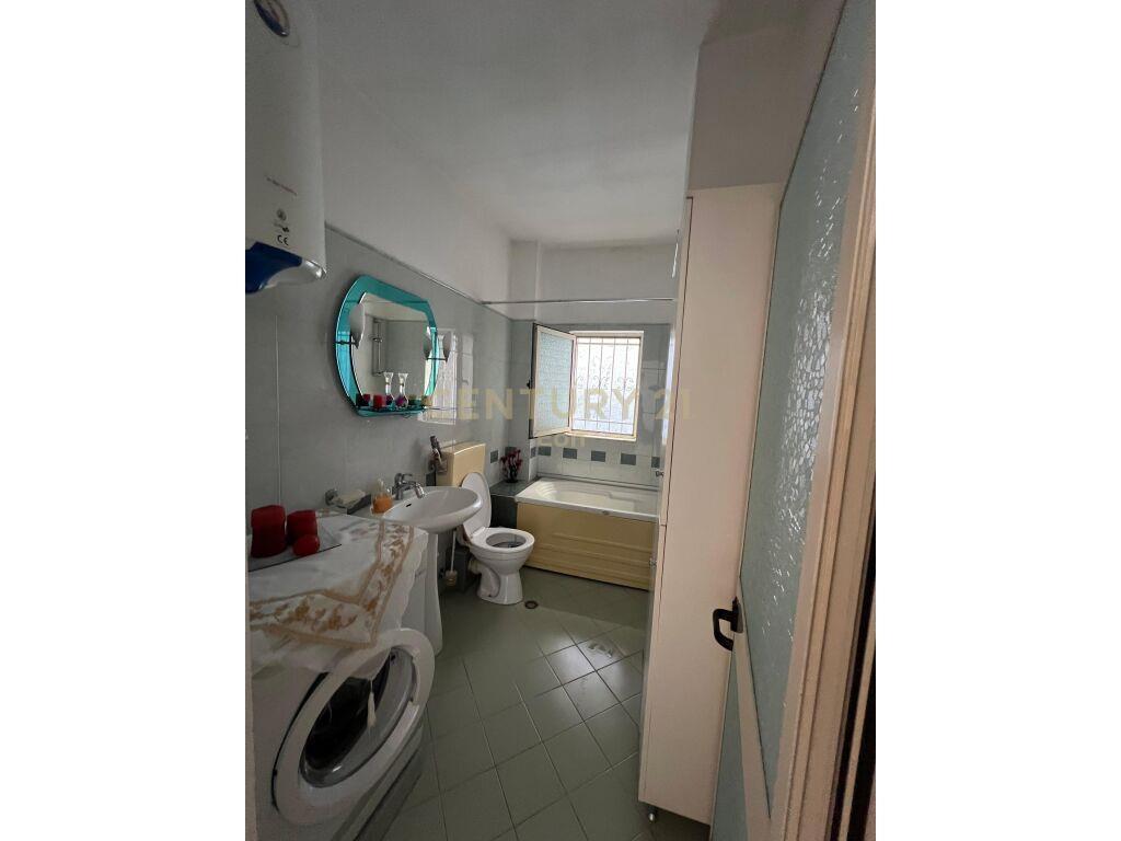 SHITET APARTAMENT 2+1+2 NE QENDER TE DURRESIT!