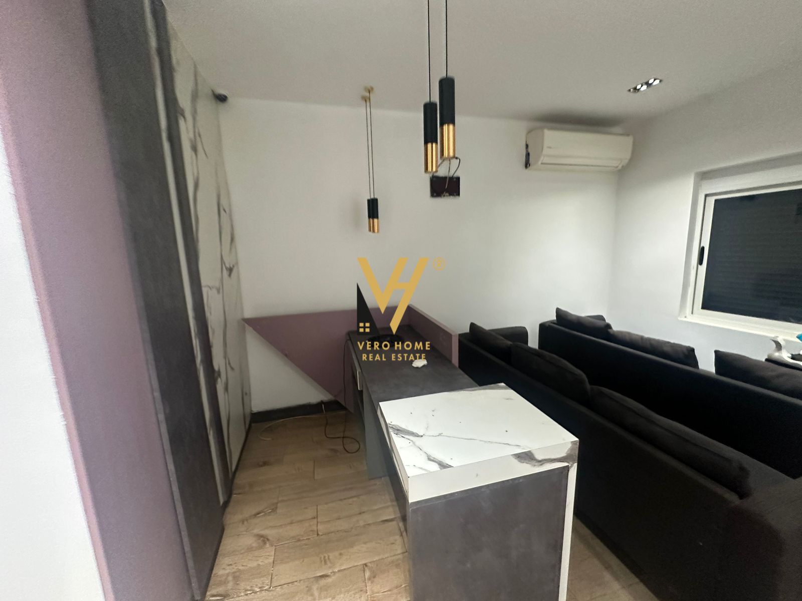 ZYRE 100 M2 ME QERA TE SHESHI WILLSON 1.500 EURO