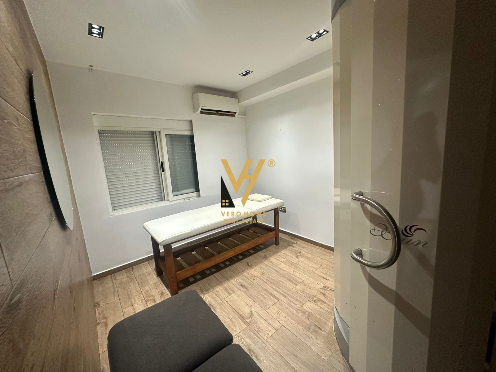 ZYRE 100 M2 ME QERA TE SHESHI WILLSON 1.500 EURO