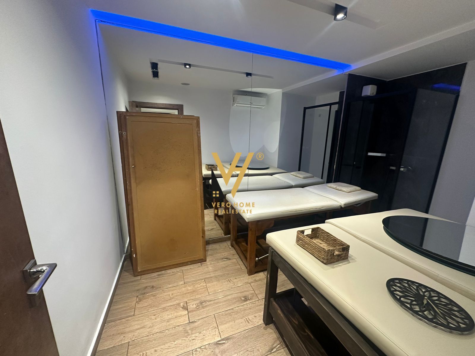 ZYRE 100 M2 ME QERA TE SHESHI WILLSON 1.500 EURO