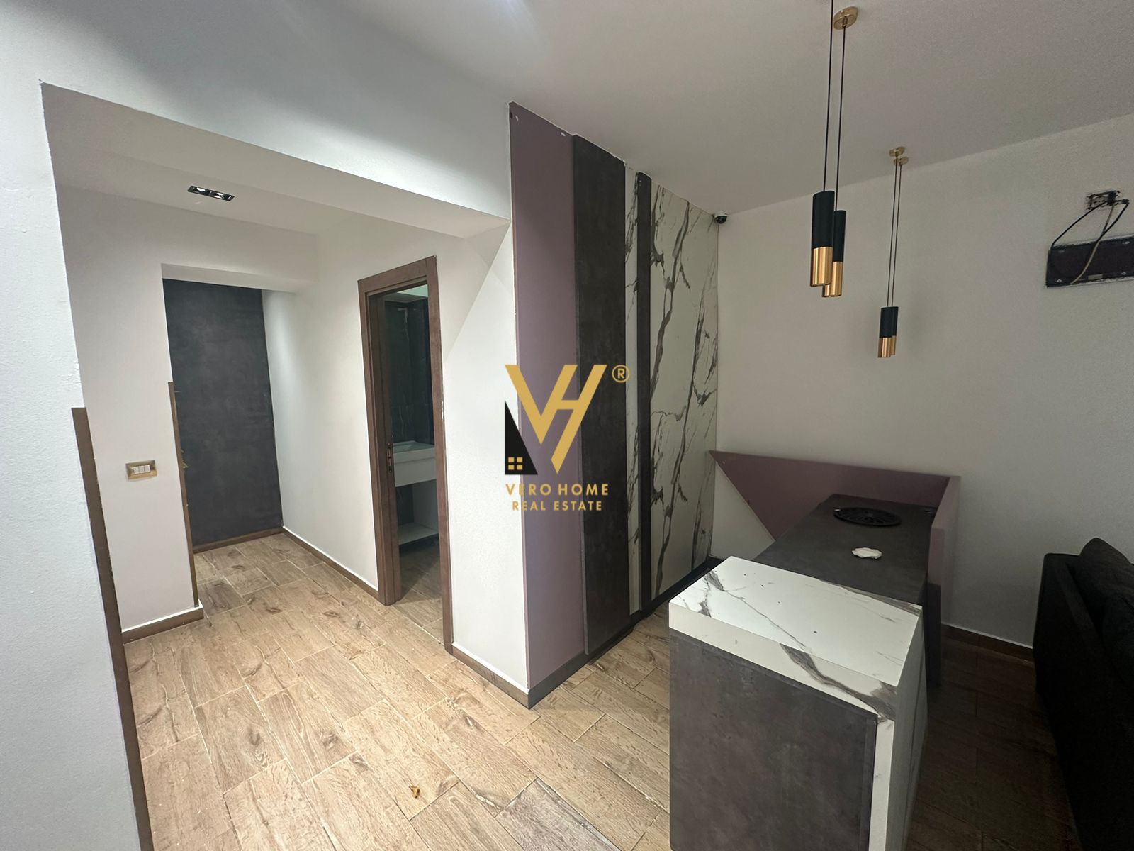 ZYRE 100 M2 ME QERA TE SHESHI WILLSON 1.500 EURO