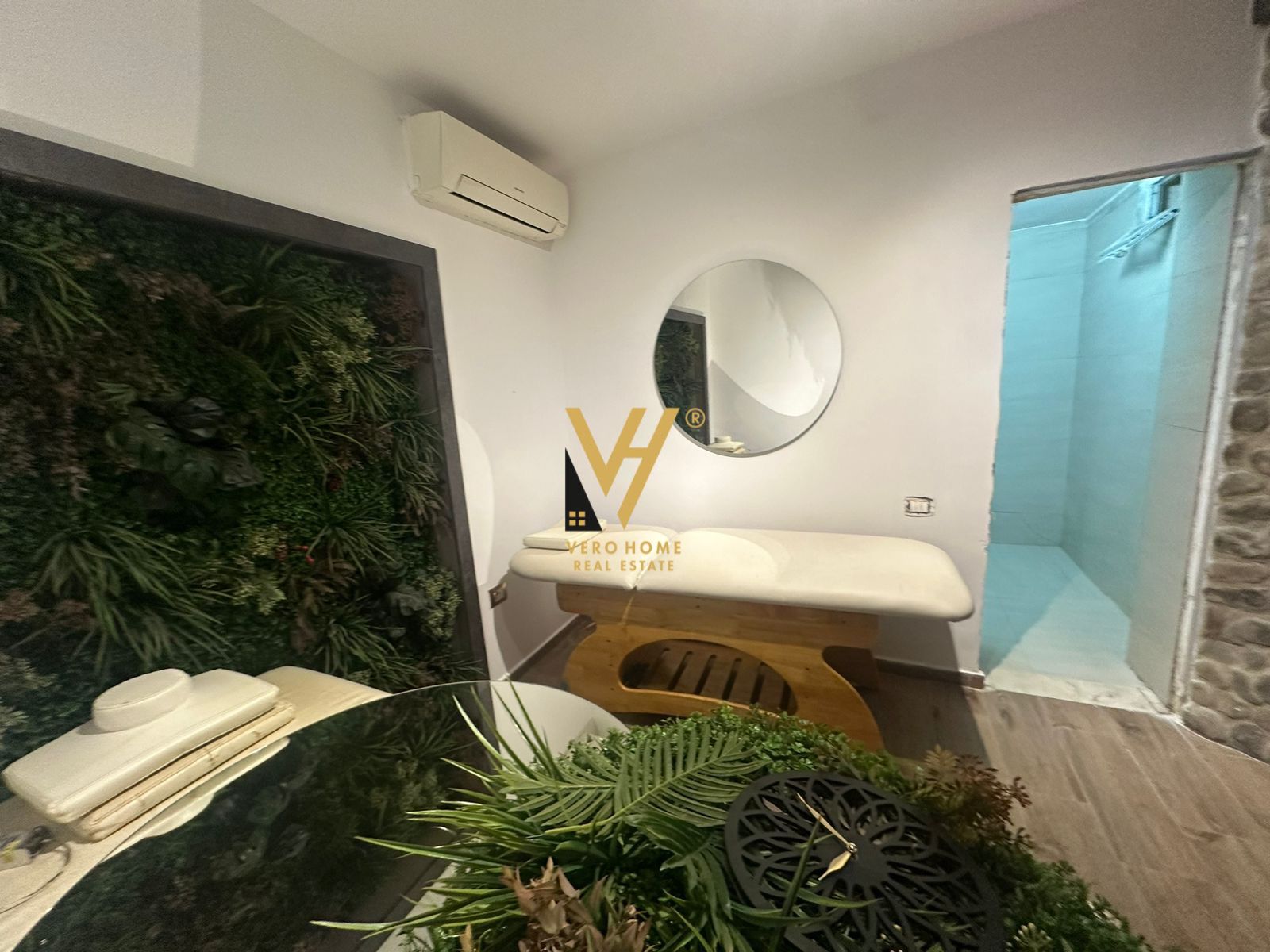 ZYRE 100 M2 ME QERA TE SHESHI WILLSON 1.500 EURO