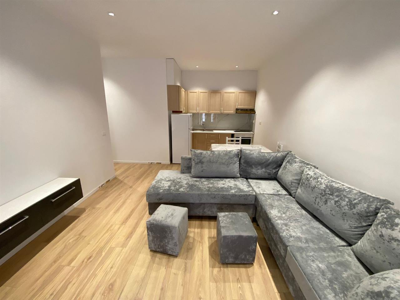 Jepe me qera, Apartament 1+1, Fresku, 35000 lek