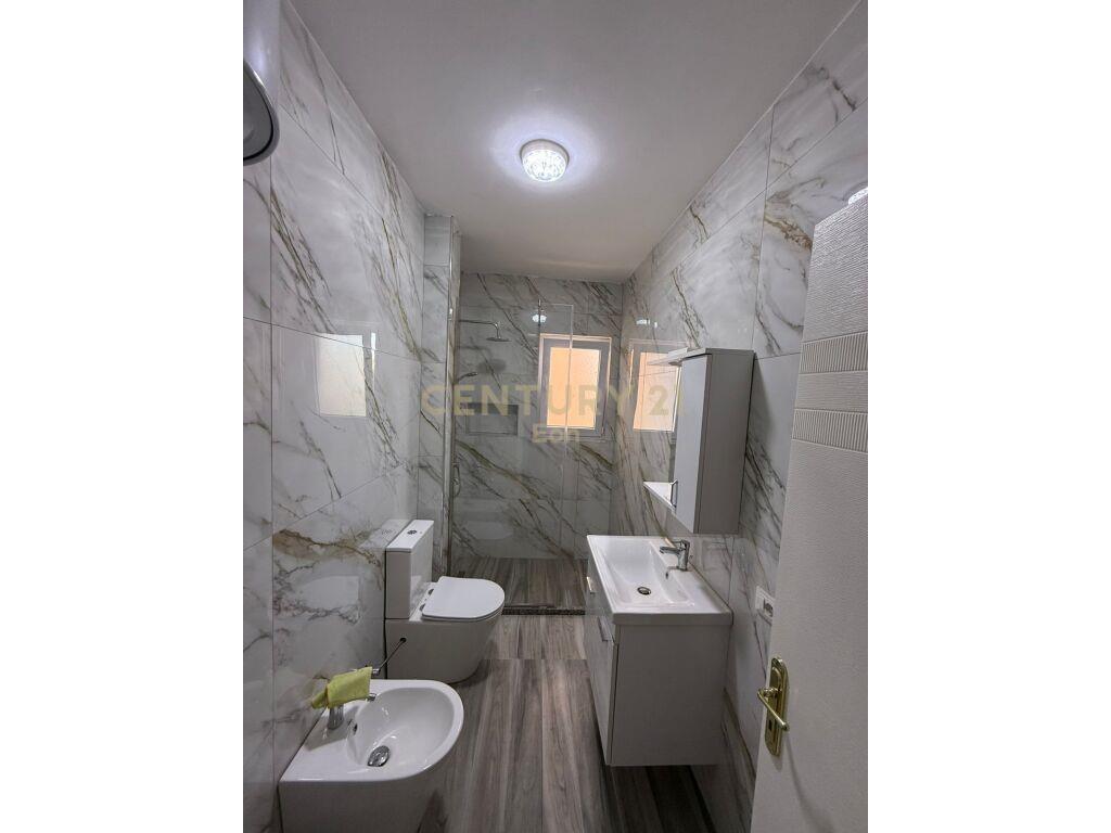 APARTAMENT 2+1 PER QIRA TEK TREGU INDUSTRIAL!