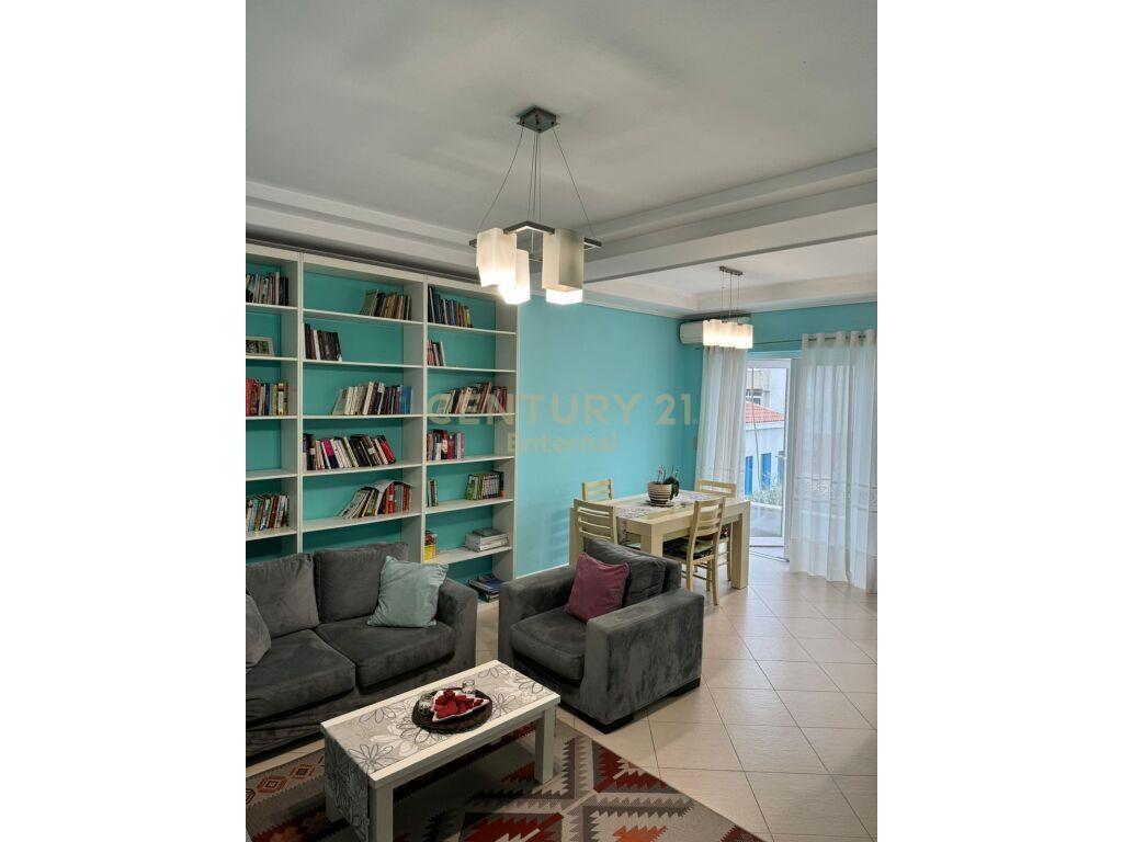 Per Qira | Apartment 2+1+1 | Pazari I ri | 650 € /Muaj