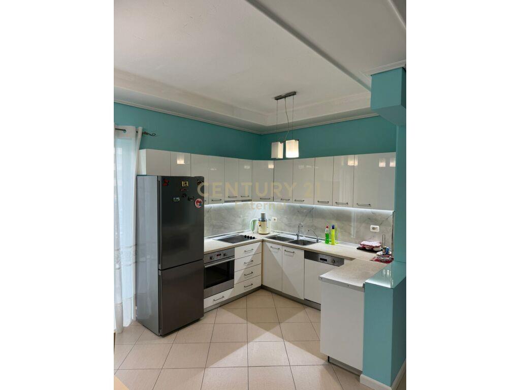 Per Qira | Apartment 2+1+1 | Pazari I ri | 650 € /Muaj