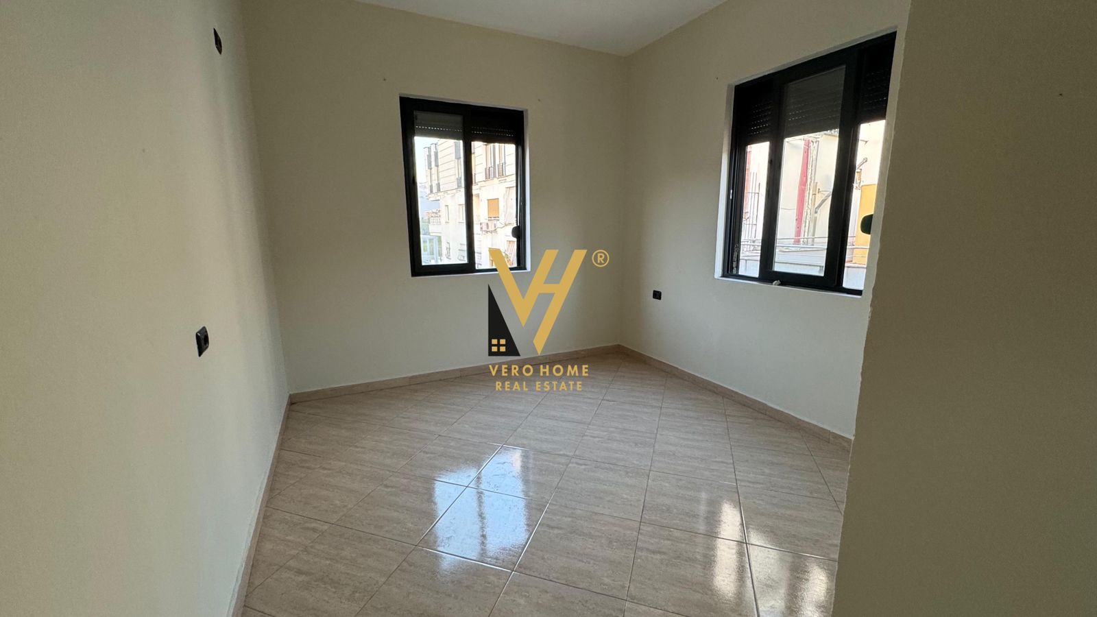 ZYRE 120 M2 TE KOPSHTI ZOOLOGJIK 550 EURO