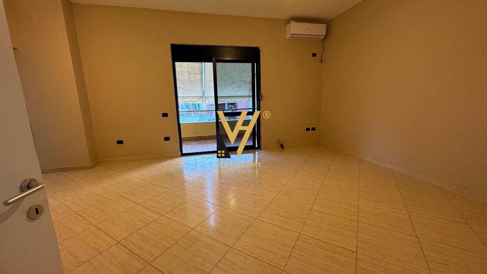 ZYRE 120 M2 TE KOPSHTI ZOOLOGJIK 550 EURO