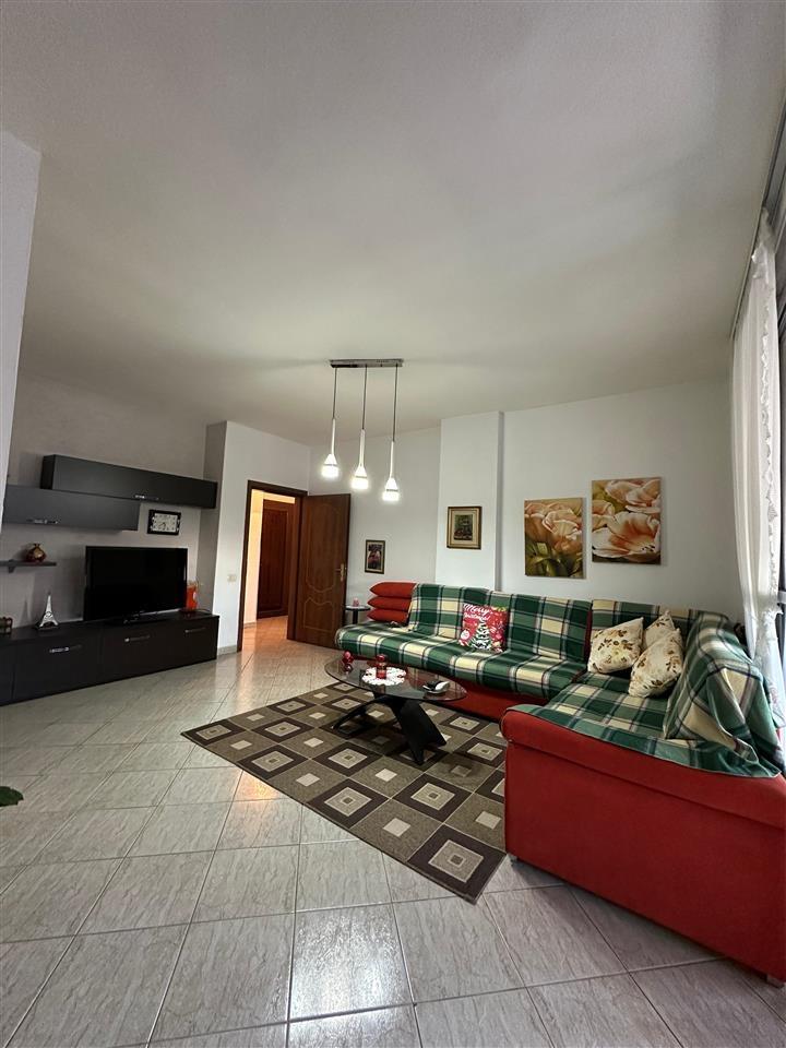 SHITET APARTAMENT 2+1 PRANE UJESJELLESIT DURRES !