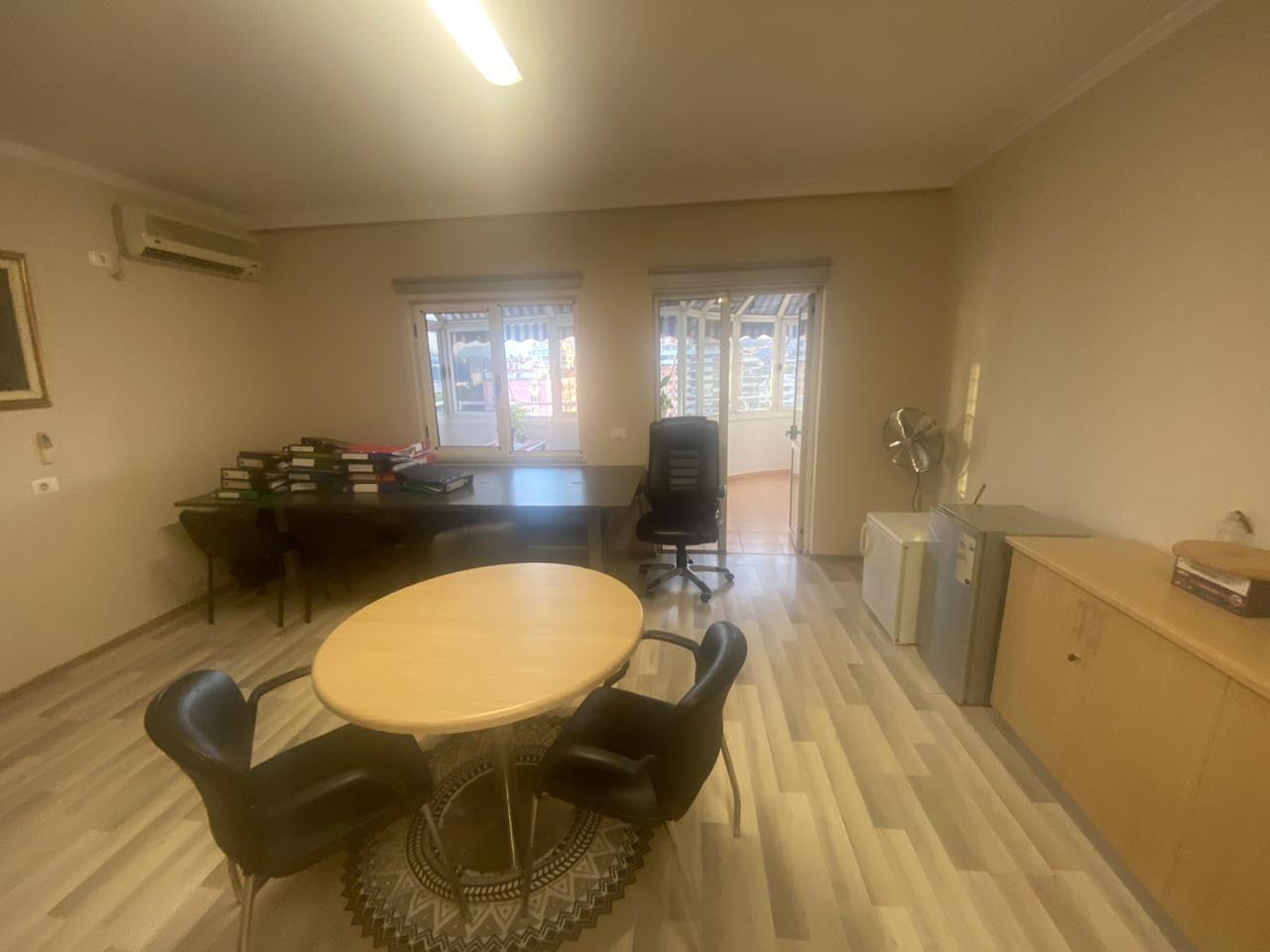 Qera,Penthouse 2+1, Përballë Sky Tower, Tiranë – 1500€