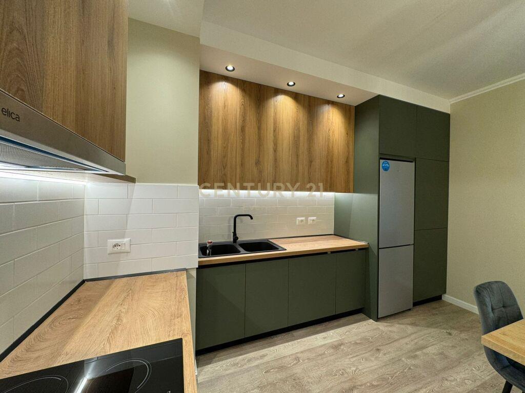 SHESHI WILLSON, 700 € everest101296