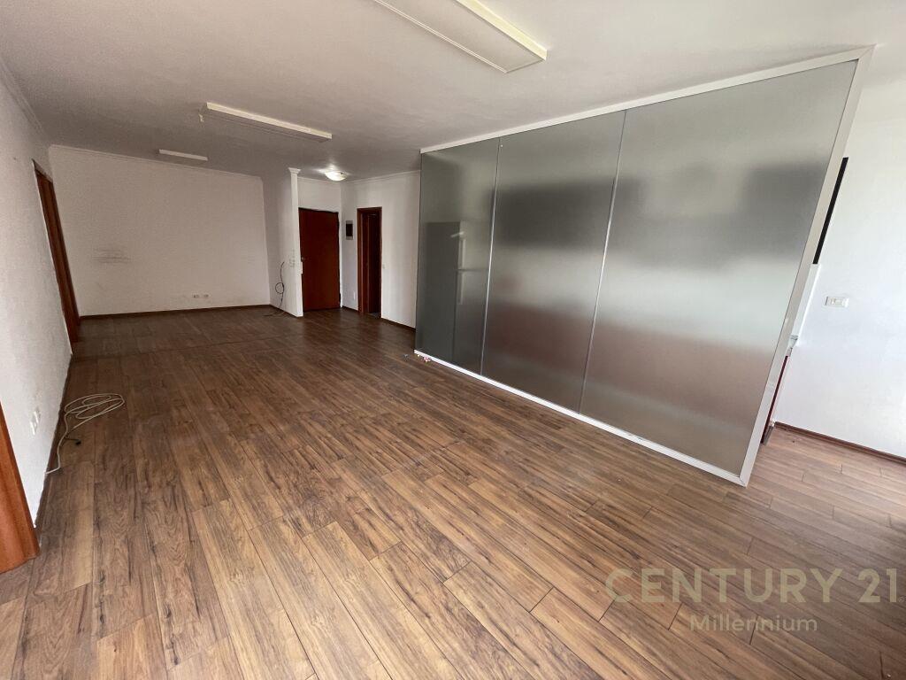 Qira | Zyrë 134 m2 | Garda | €1600