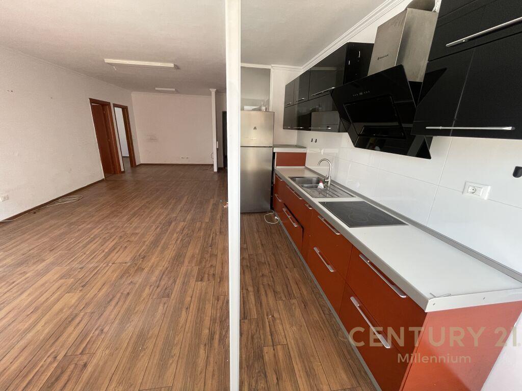 Qira | Zyrë 134 m2 | Garda | €1600