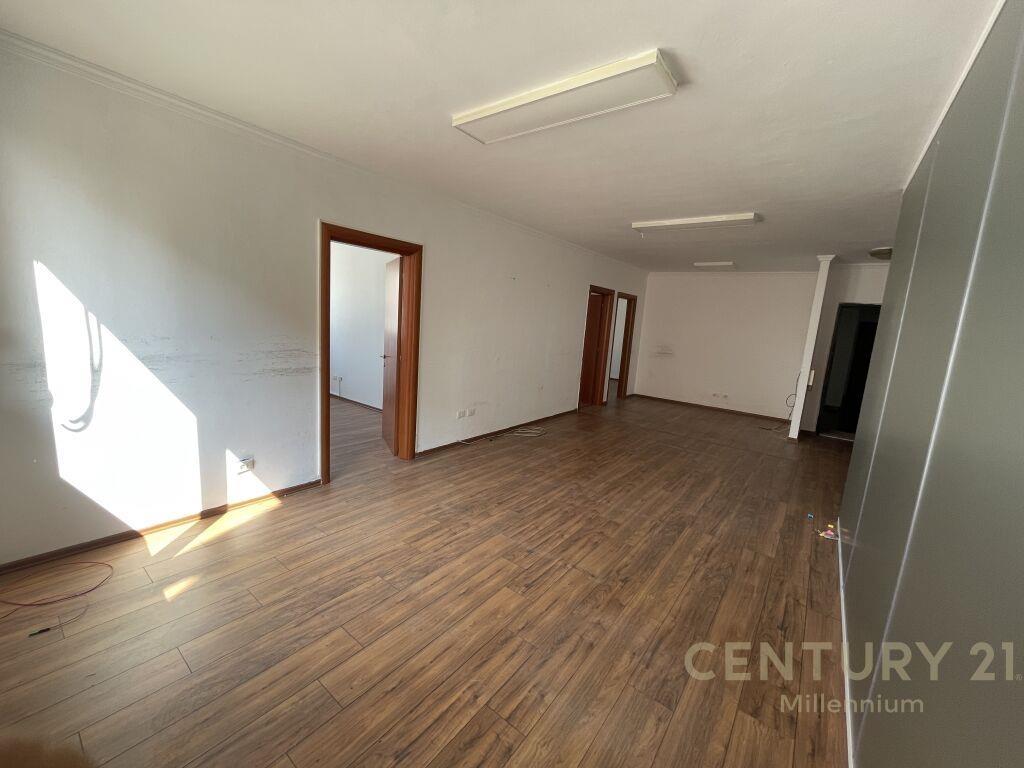 Qira | Zyrë 134 m2 | Garda | €1600