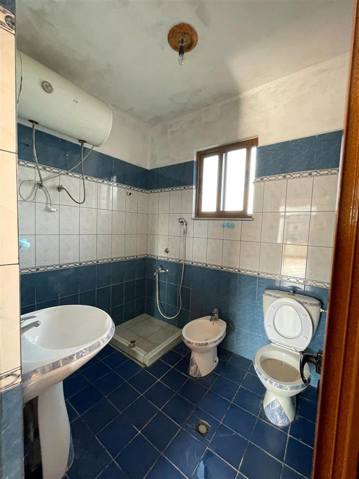 Shtëpi me qera ,Fier