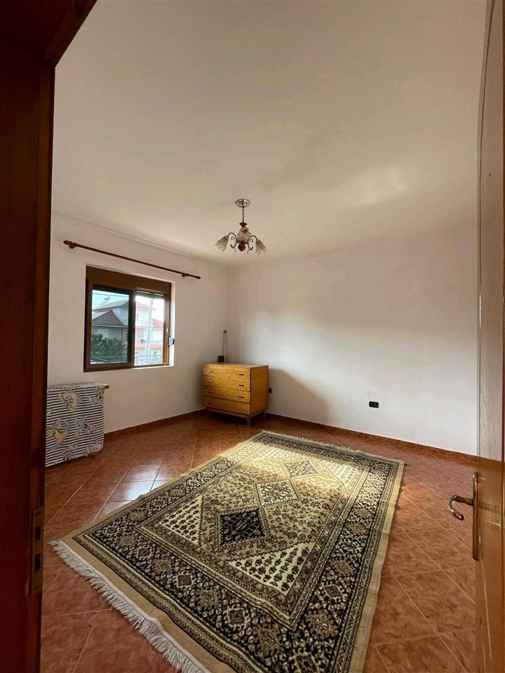 Shtëpi me qera ,Fier