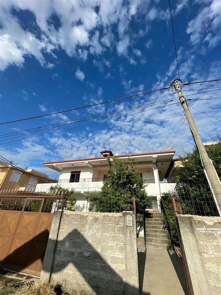 Shtëpi me qera ,Fier