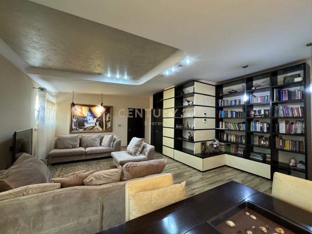 Per Qira | Apartment 3+1+3 | Rruga Fortuzi | 2,300 € /Muaj