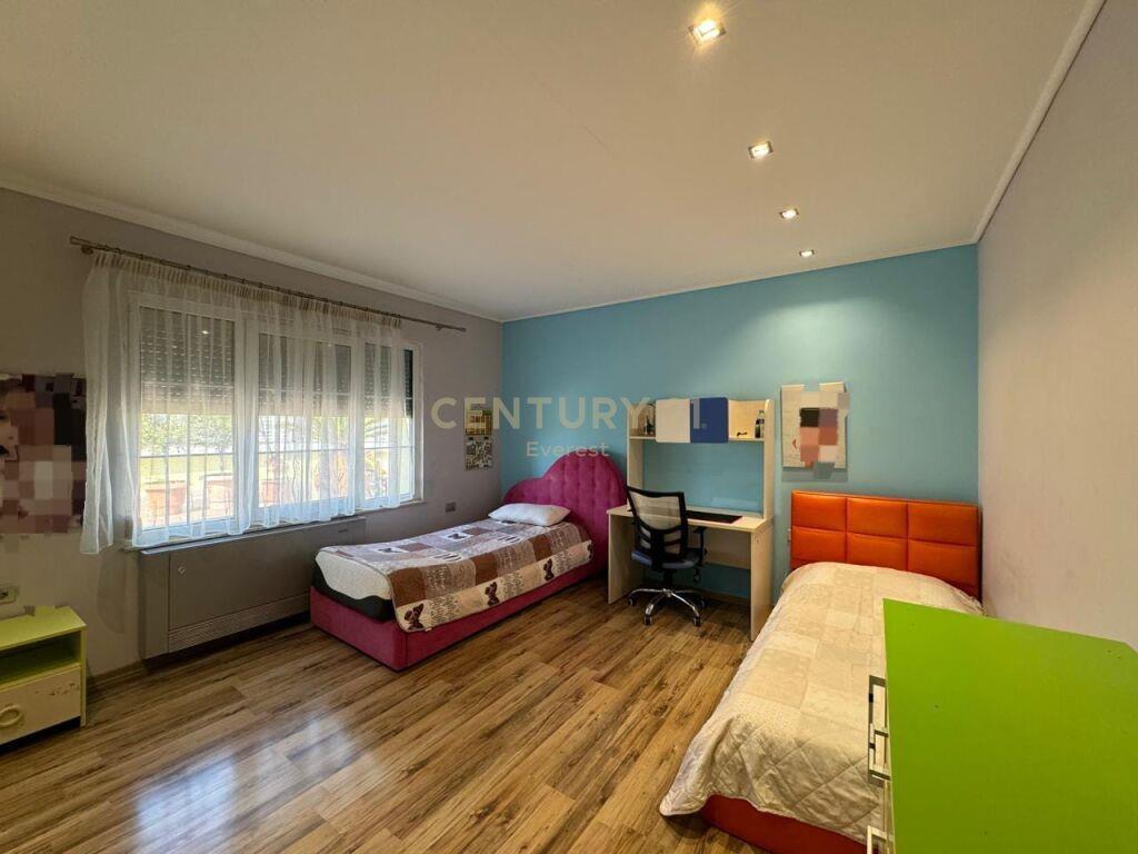 Per Qira | Apartment 3+1+3 | Rruga Fortuzi | 2,300 € /Muaj