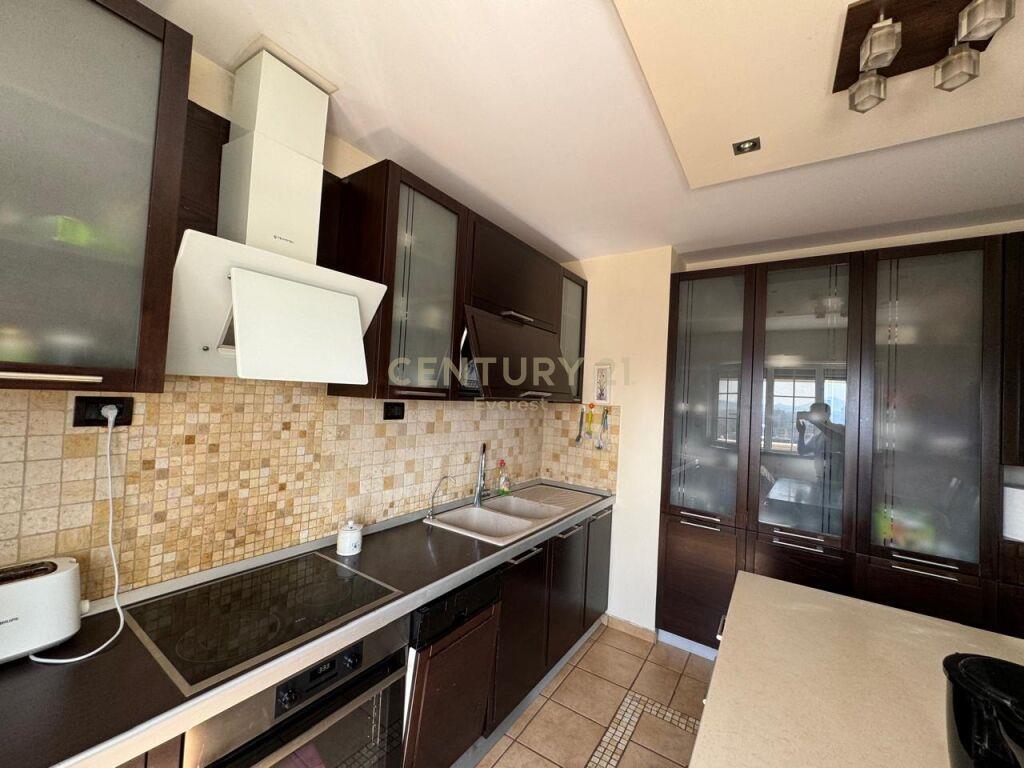 Per Qira | Apartment 3+1+3 | Rruga Fortuzi | 2,300 € /Muaj