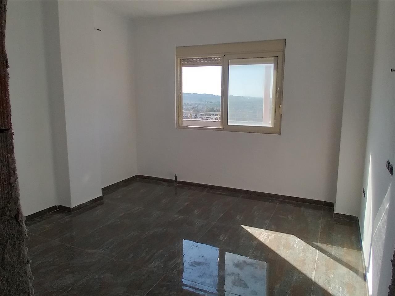 Shitet Papafingo .Lagja”Apollonia”, Fier .