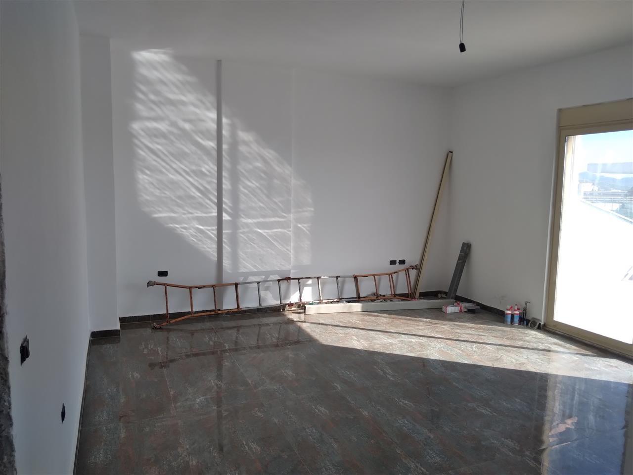 Shitet Papafingo .Lagja”Apollonia”, Fier .