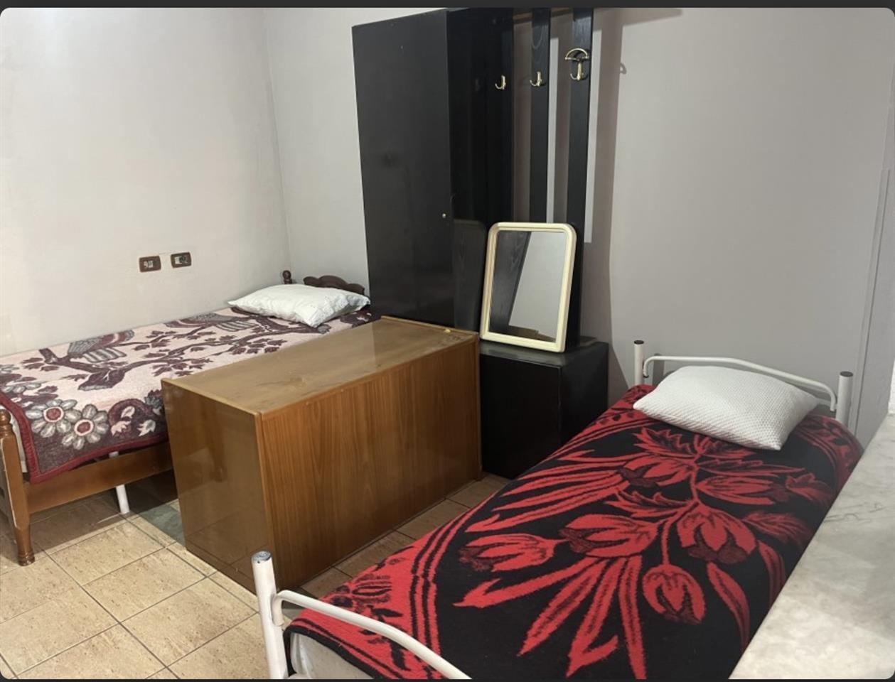 JEPET ME QERA VETEM PER 1 PERSON KT 1