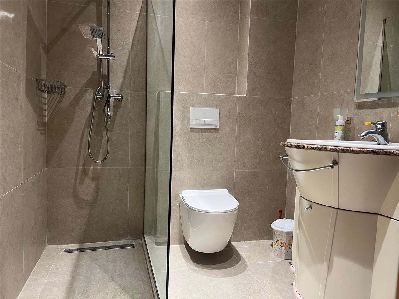 JEPET ME QIRA APARTAMENT 2+1+2 + 2 BALLKONE TE MYSLYM SHYRI