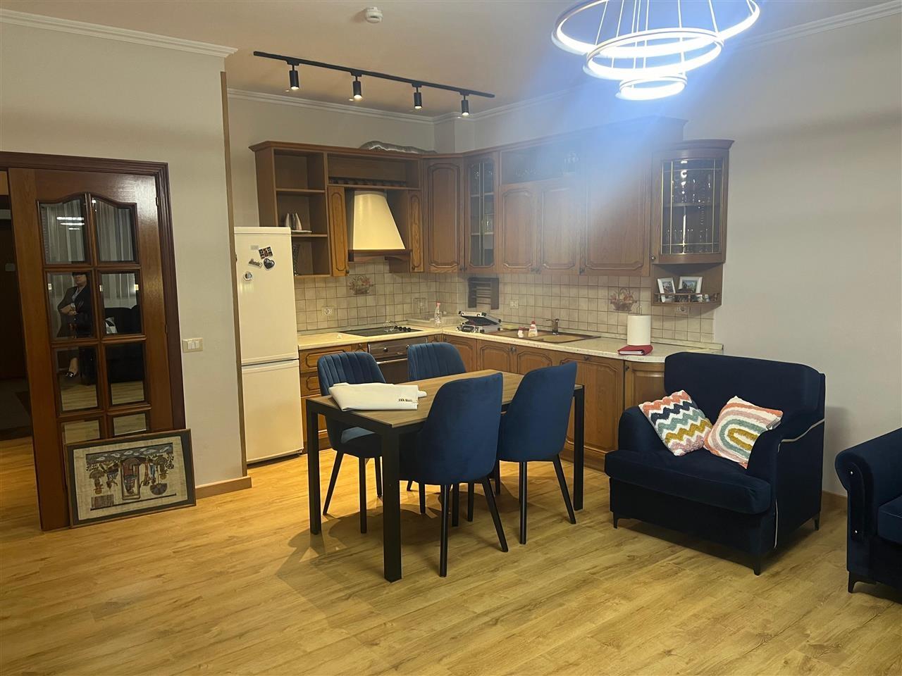 JEPET ME QIRA APARTAMENT 2+1+2 + 2 BALLKONE TE MYSLYM SHYRI