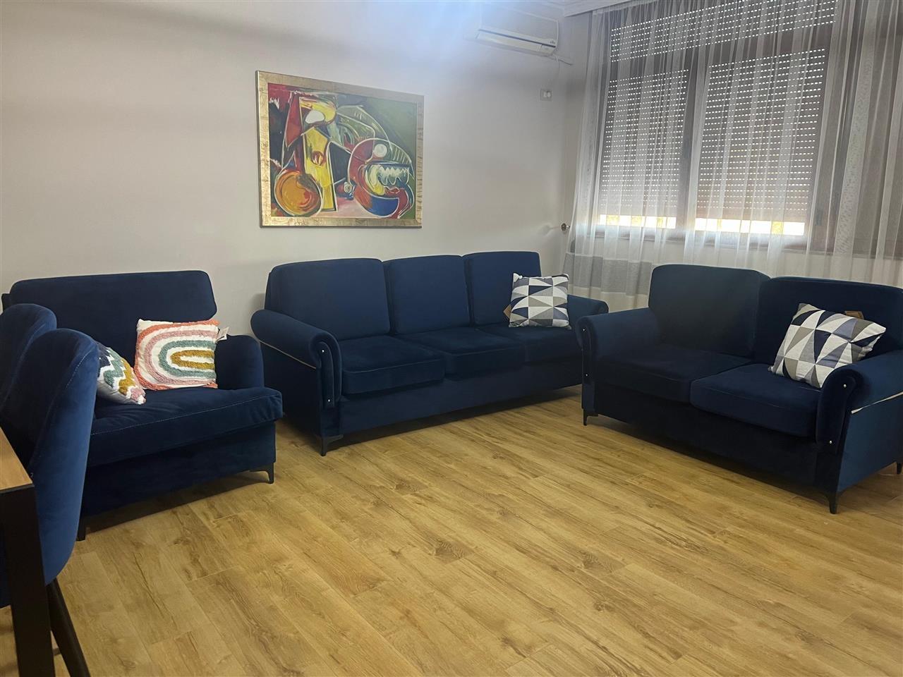 JEPET ME QIRA APARTAMENT 2+1+2 + 2 BALLKONE TE MYSLYM SHYRI