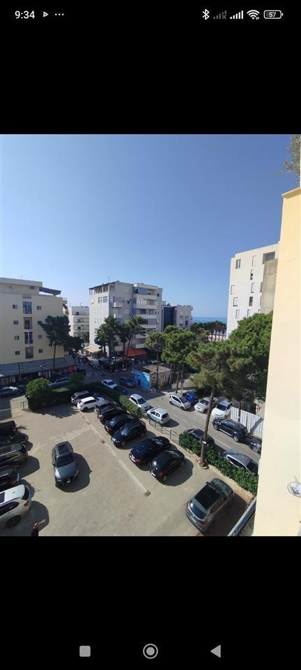 Shkembi kavajes 1+1 mobiluar 30 metra nga deti