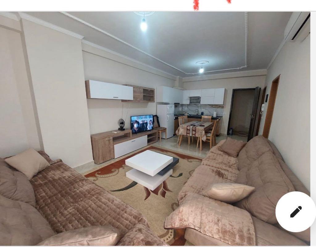 Vlore, jepet me qera apartament 1+1per pushuesa prane Portit