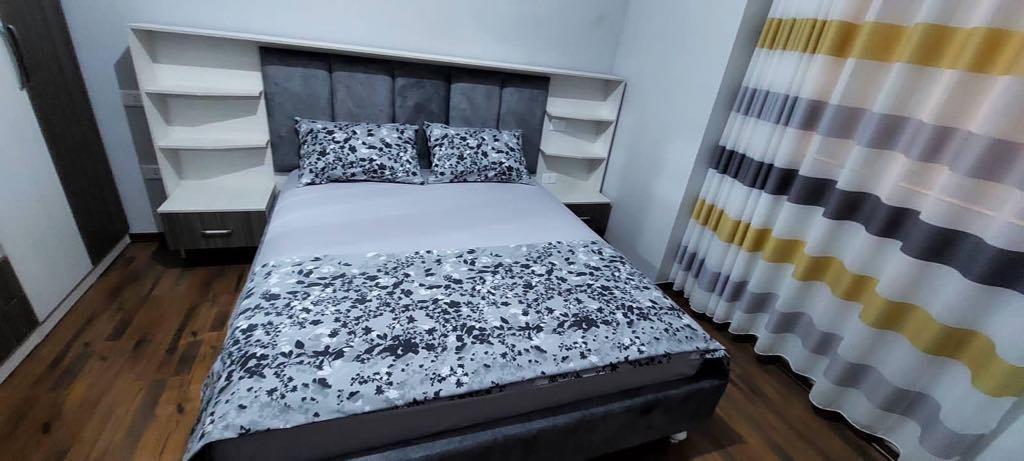 Vlore, jepet me qera apartament 1+1per pushuesa prane Portit