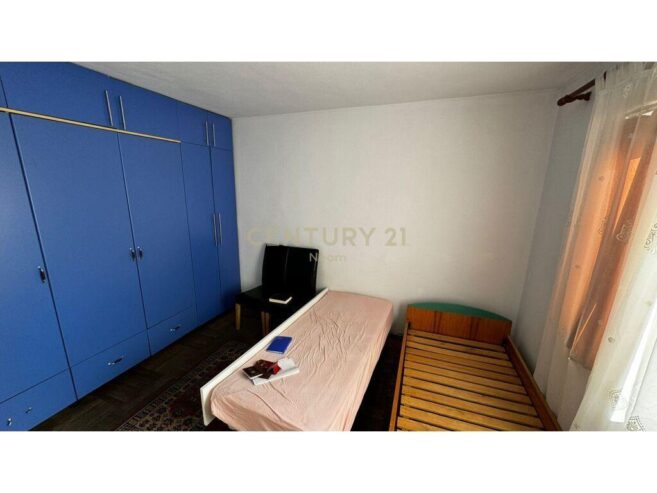Shitet Apartament 1+1 Rruga Kavajes