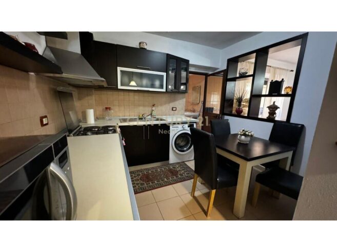 Shitet Apartament 1+1 Rruga Kavajes