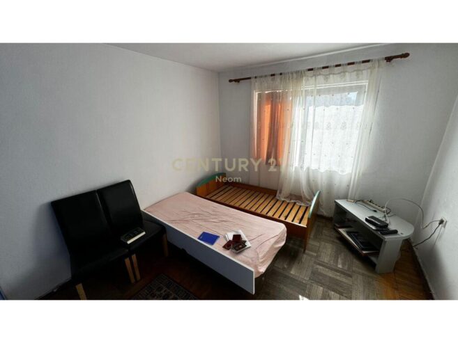 Shitet Apartament 1+1 Rruga Kavajes