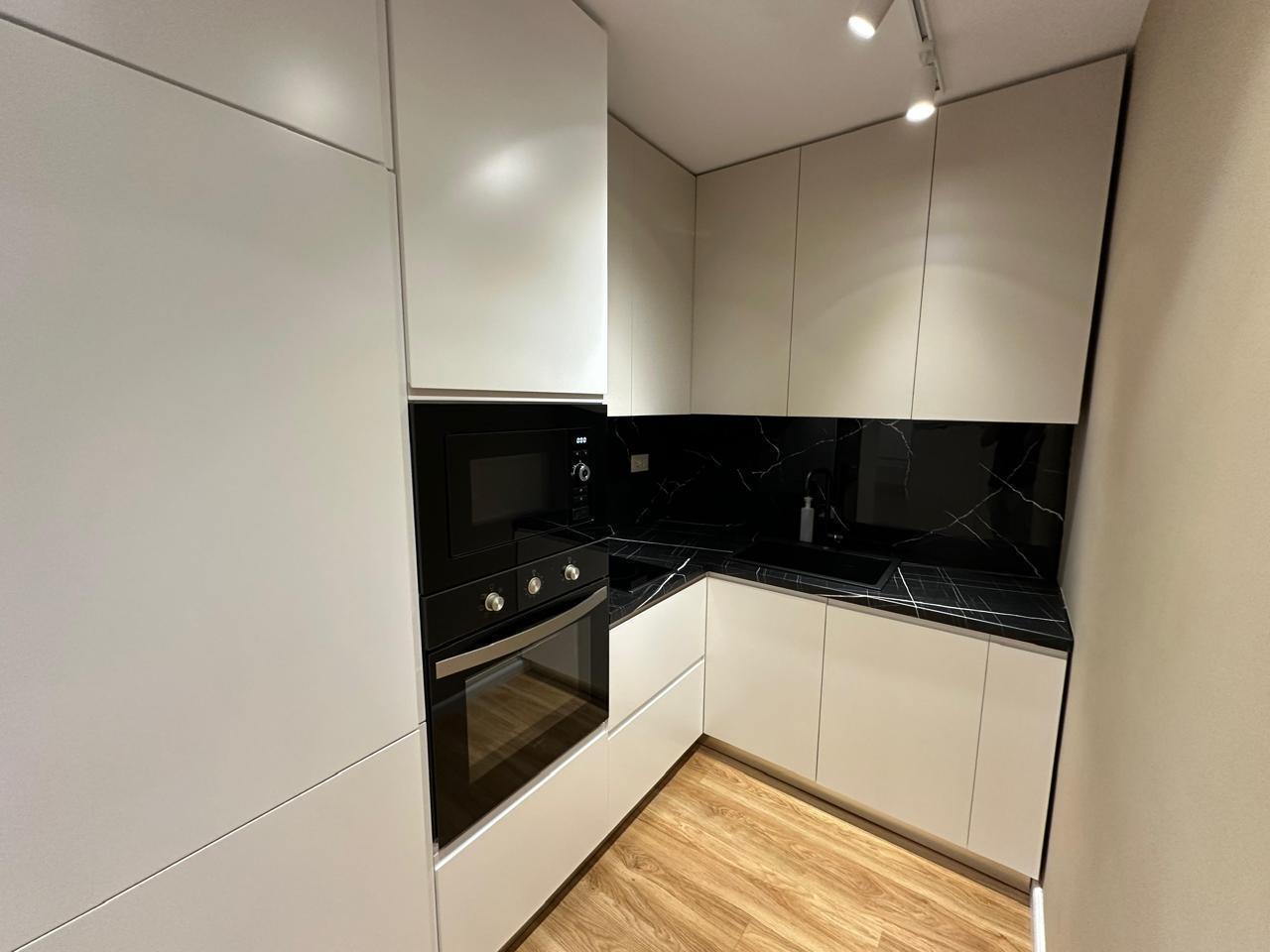 Jepet Qira Apartament Duplex Luksoz + Depo ,Qender ,1500eu/m