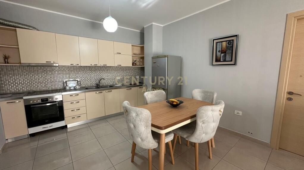 Qira Apartament 2+1+1 Rruga Ferit Xhajko Tiranë €600