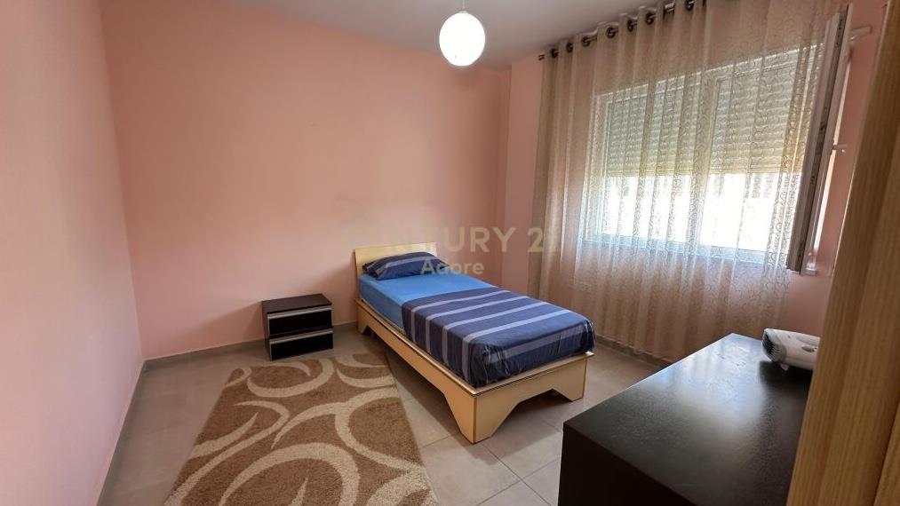 Qira Apartament 2+1+1 Rruga Ferit Xhajko Tiranë €600