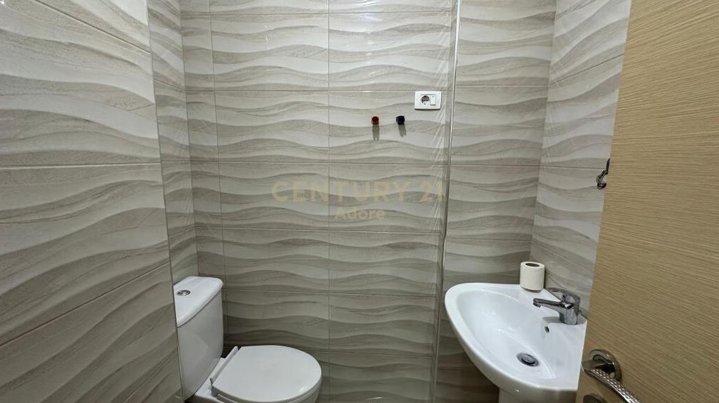 Qira Apartament 2+1+1 Rruga Ferit Xhajko Tiranë €600