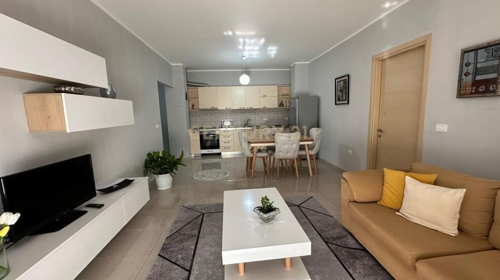 Qira Apartament 2+1+1 Rruga Ferit Xhajko Tiranë €600