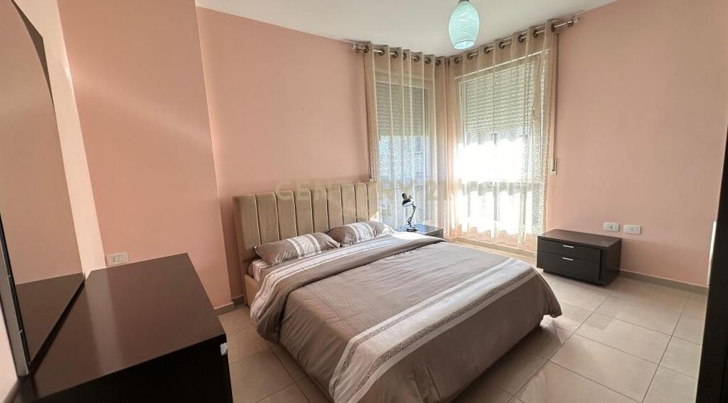 Qira Apartament 2+1+1 Rruga Ferit Xhajko Tiranë €600