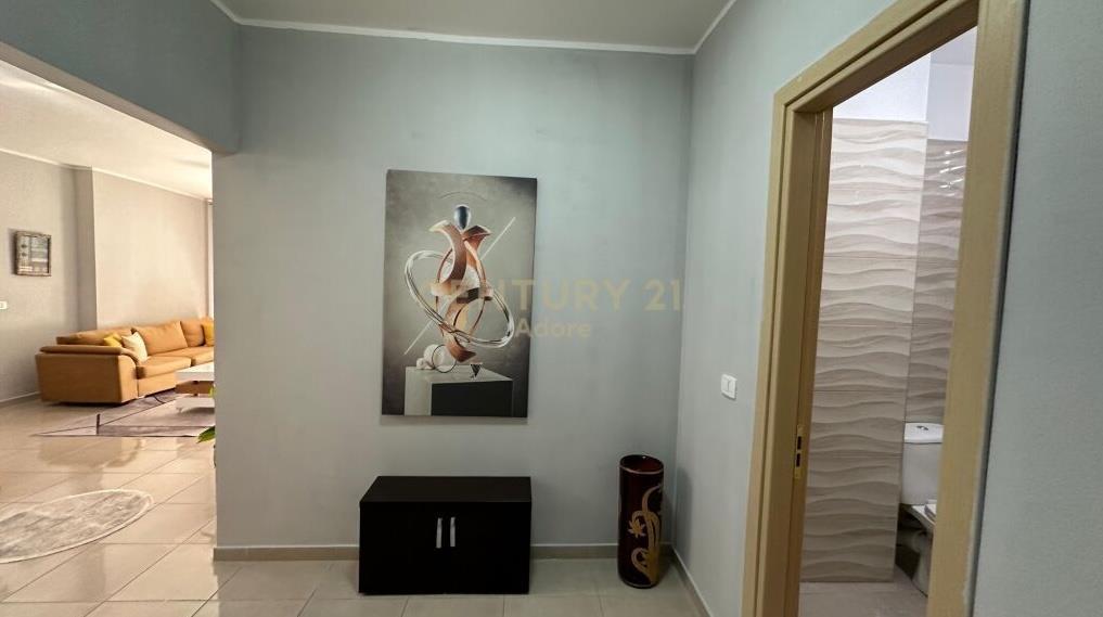 Qira Apartament 2+1+1 Rruga Ferit Xhajko Tiranë €600