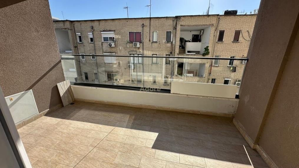 Qira Apartament 2+1+1 Rruga Ferit Xhajko Tiranë €600