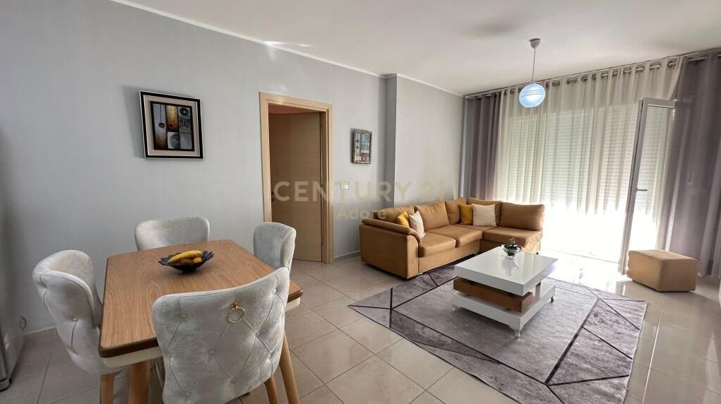 Qira Apartament 2+1+1 Rruga Ferit Xhajko Tiranë €600