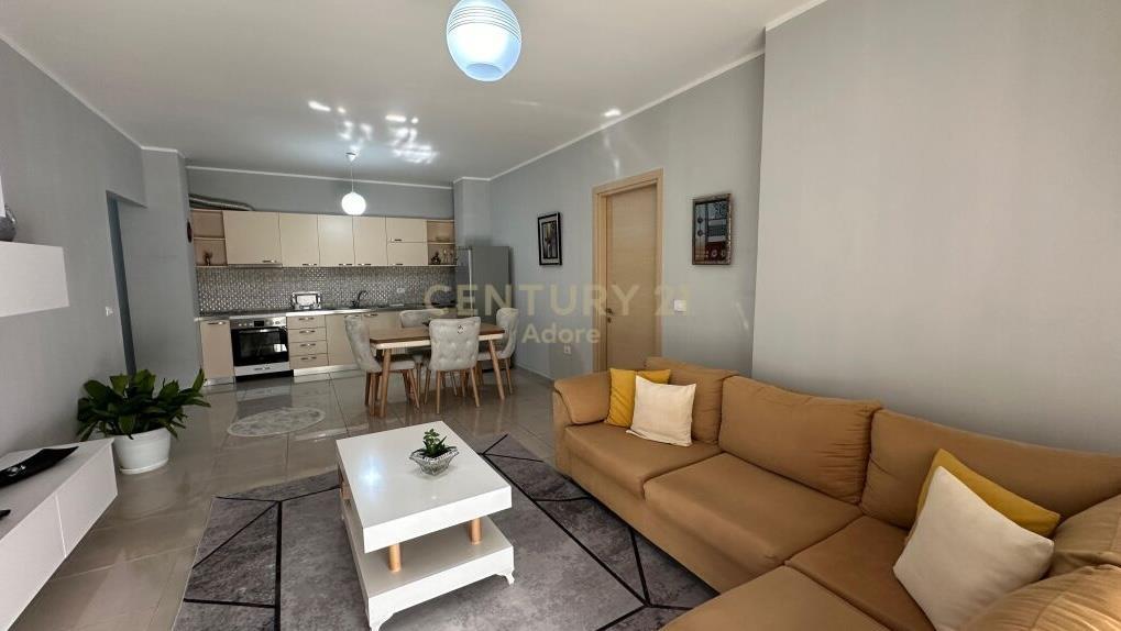 Qira Apartament 2+1+1 Rruga Ferit Xhajko Tiranë €600
