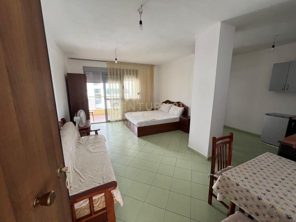 SHITET GARZONIERE NE GOLEM!