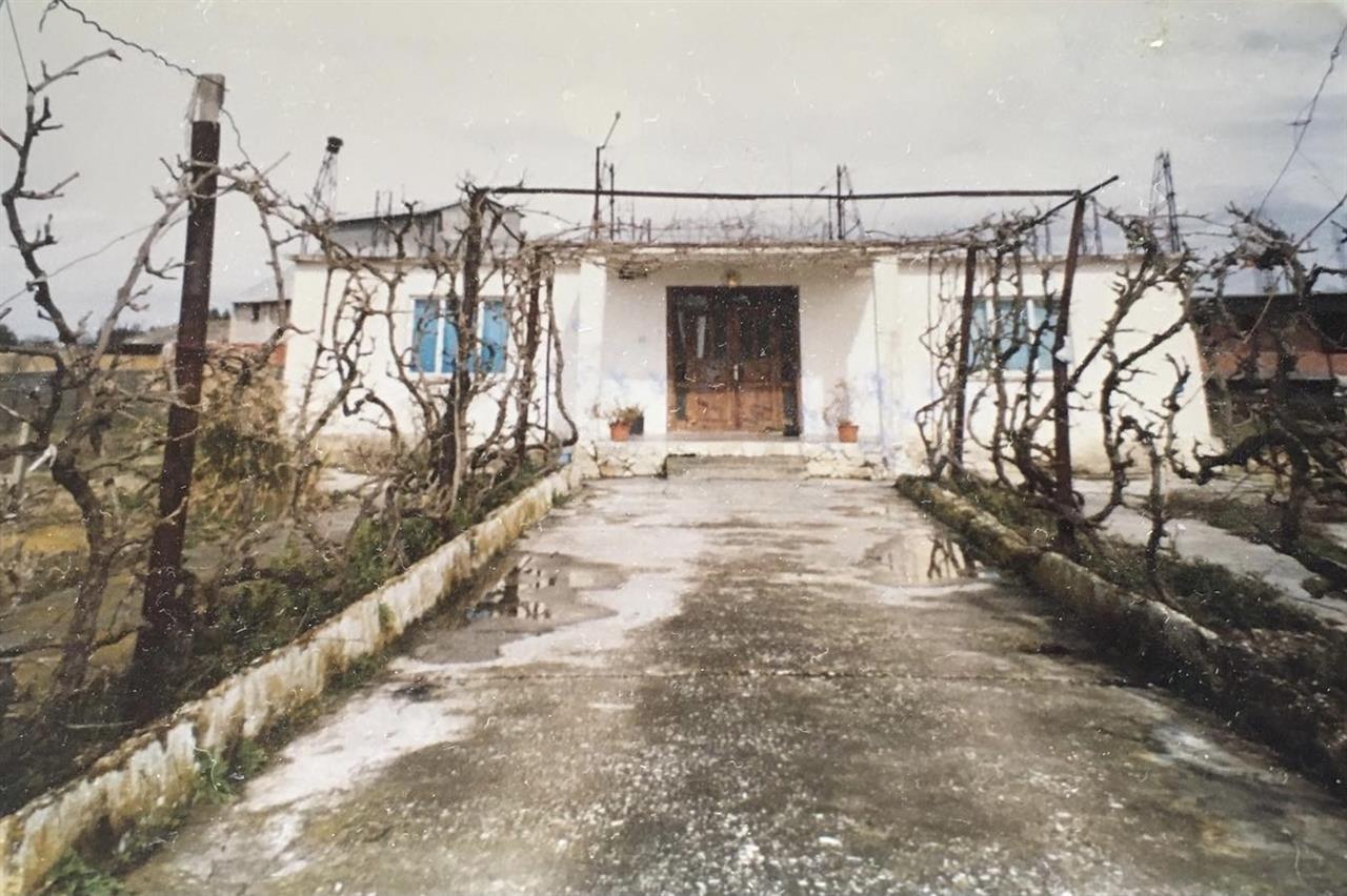 Shtepi 116m2 e Legalizuar me Certifikate dhe 3700m2 toke